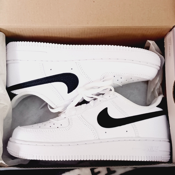 Nike Other - Nike Air Force 1 Lifestyle/School Shoes Size 1 Youth Unisex